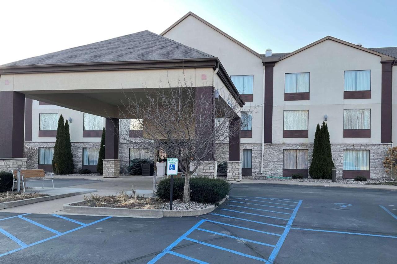 Stay Suites Formerly Known As Days Inn & Suites By Wyndham La Crosse-Onalaska Buitenkant foto